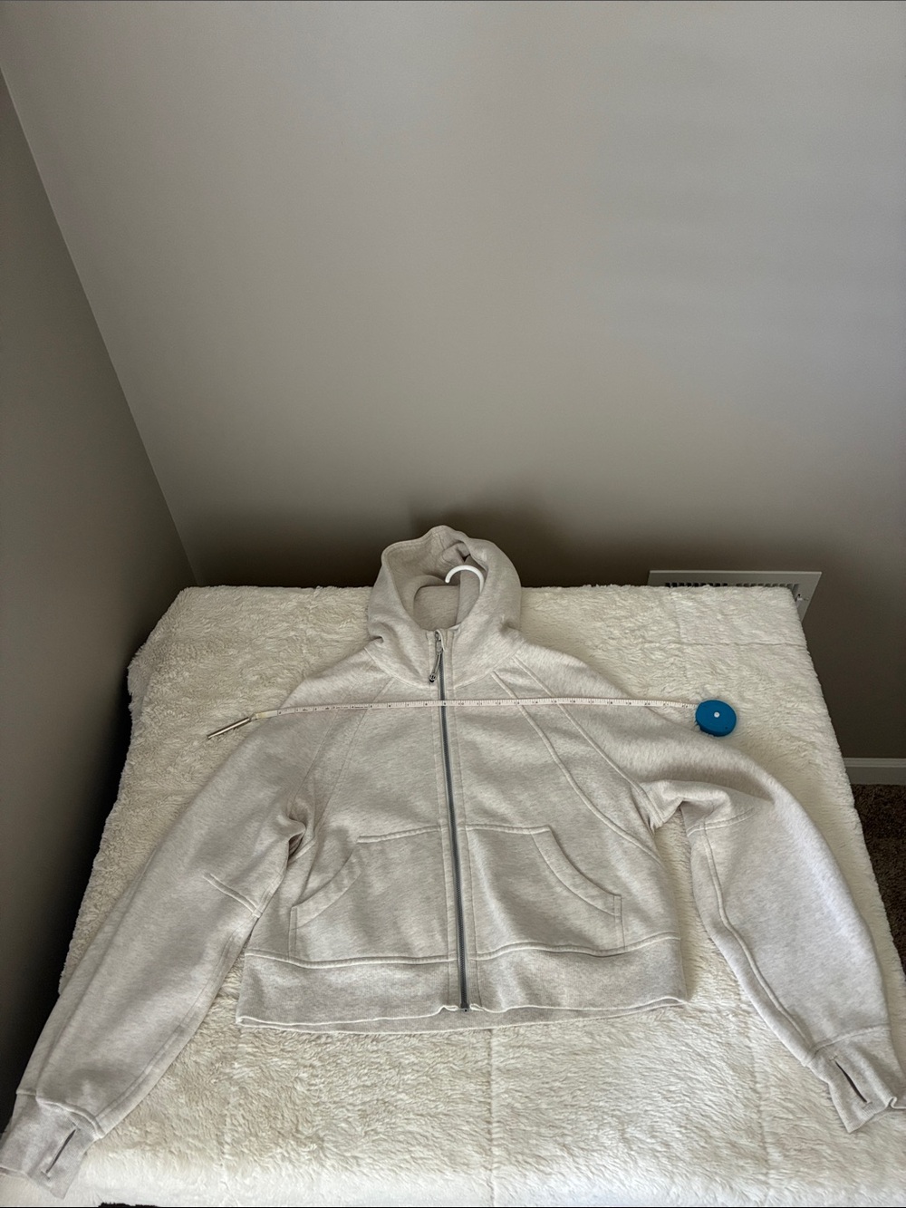 Lululemon Female Cream Zipper Hoodie Jacket
